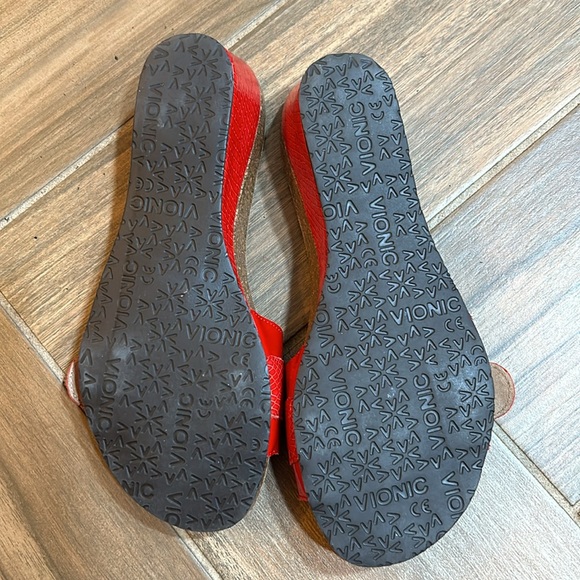VIONIC Sandals Red size 8 - Picture 4 of 7